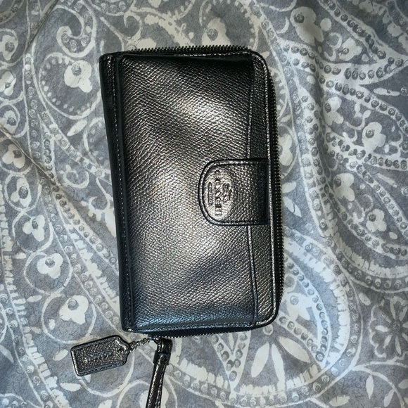 Coach Handbags - Coach wallet wristlet